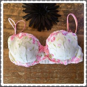 GORGEOUSLY GIRLY BRA 34B 🌸🌸🌸